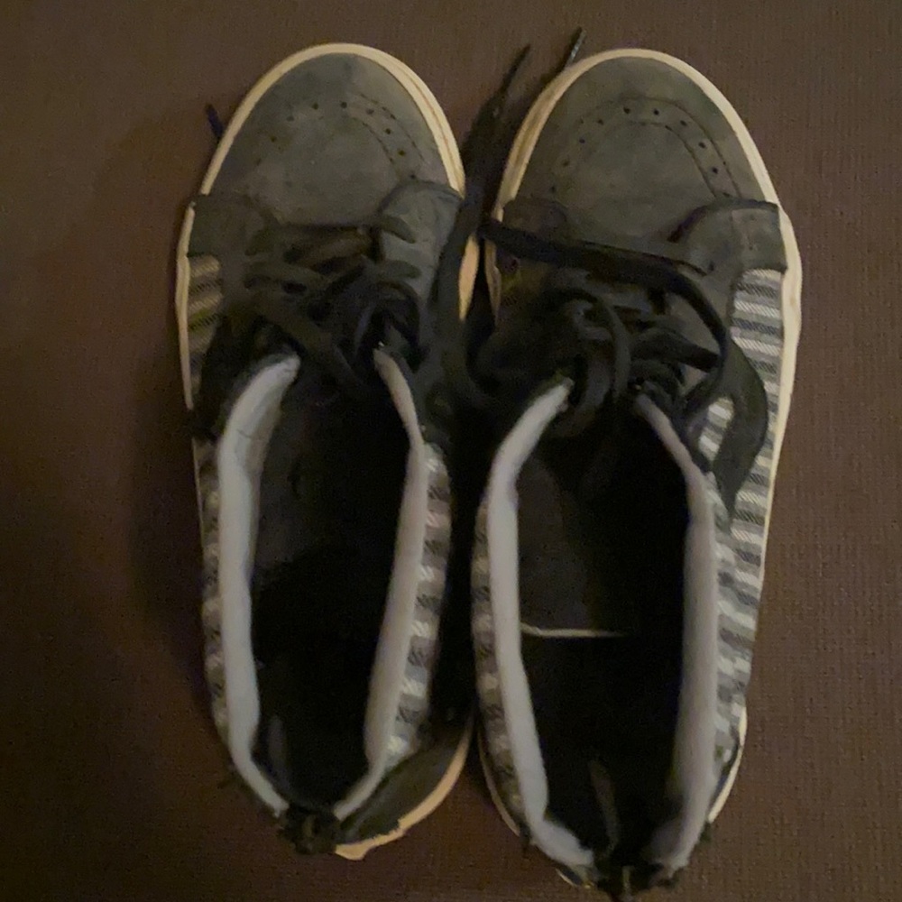 Men’s Van’s size 7 or Women’s 8.5